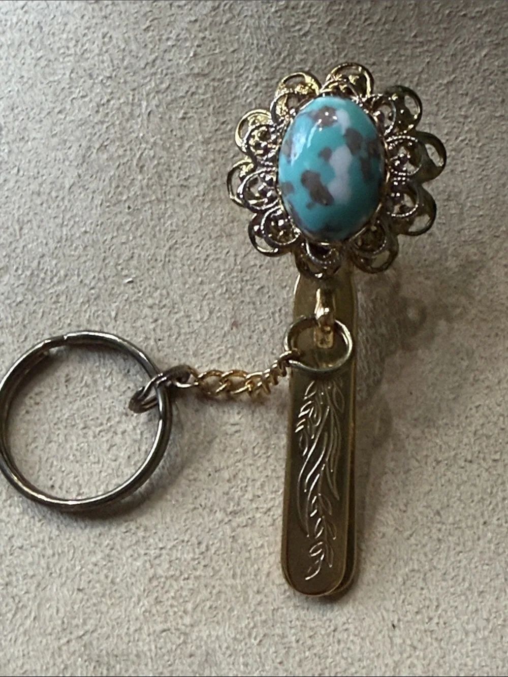 Vintage Kings Keyfinder Flower Keychain with Turquoise Stone Accent!